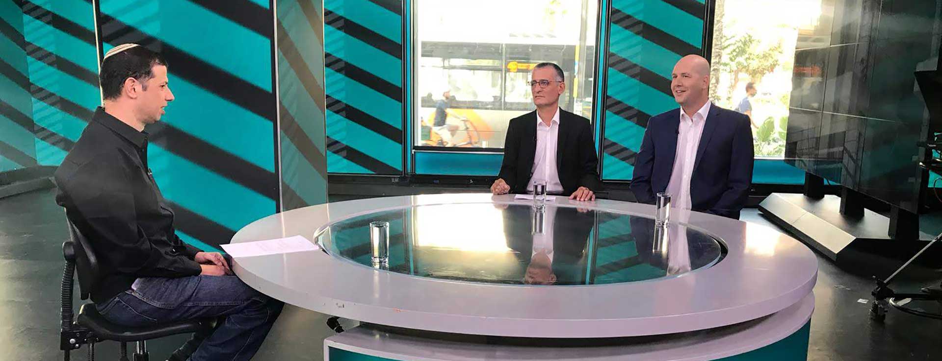 אסף סימון מתארח באולפן וואלה! NEWS