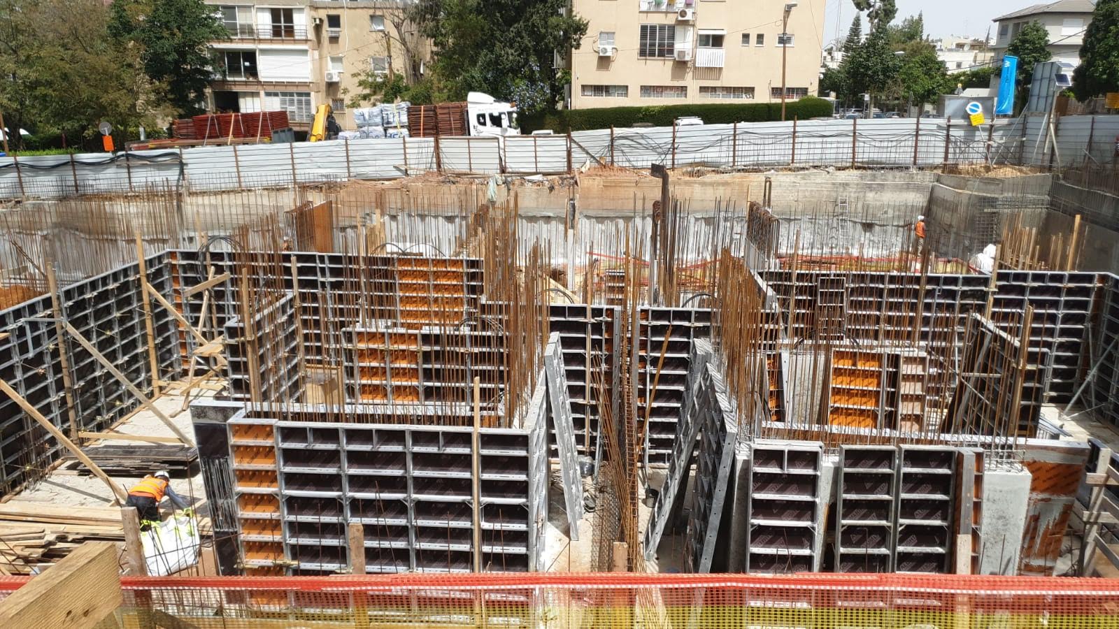 אפריל 2019